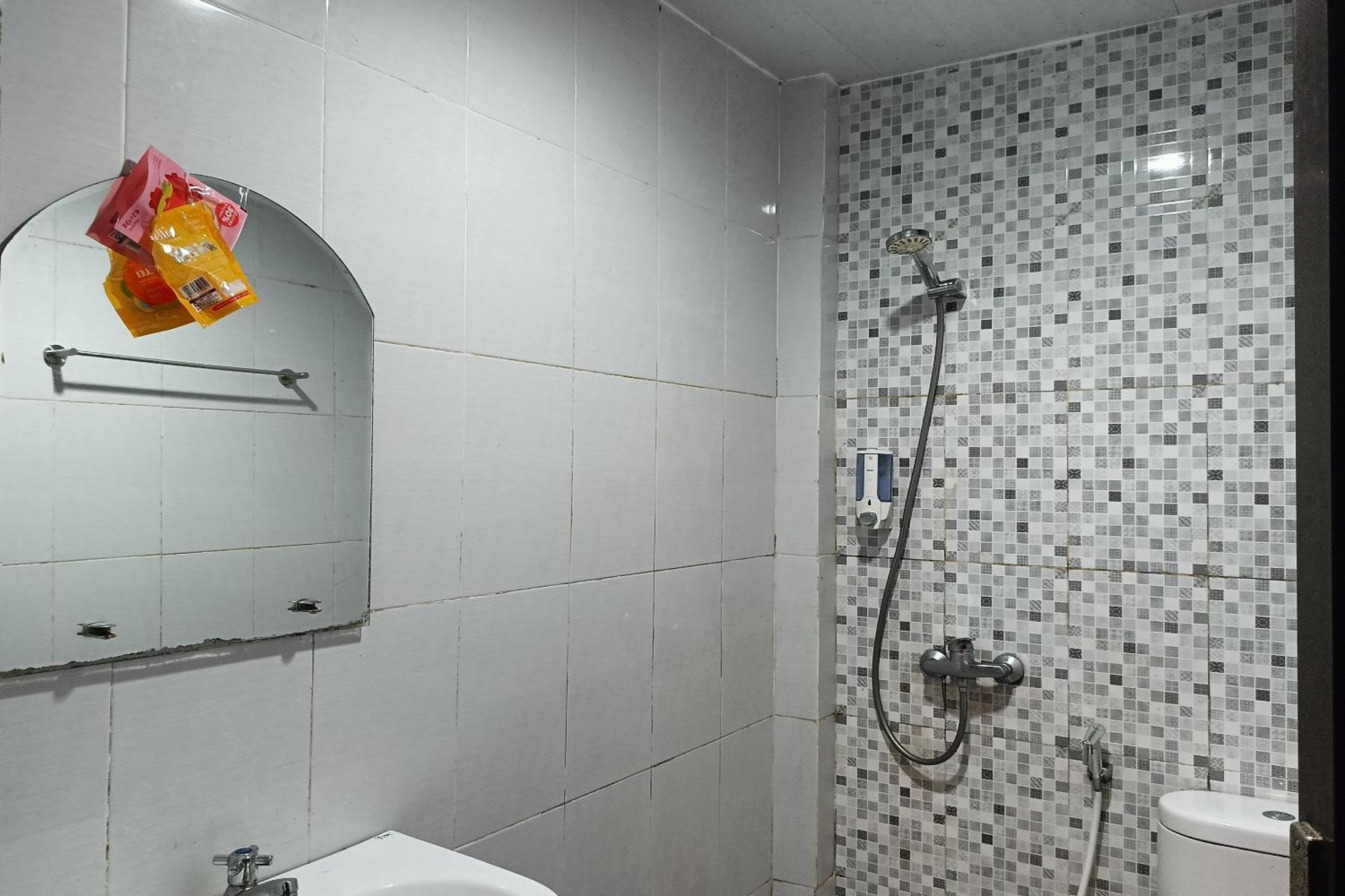 Hotel Oyo 93929 Erbee