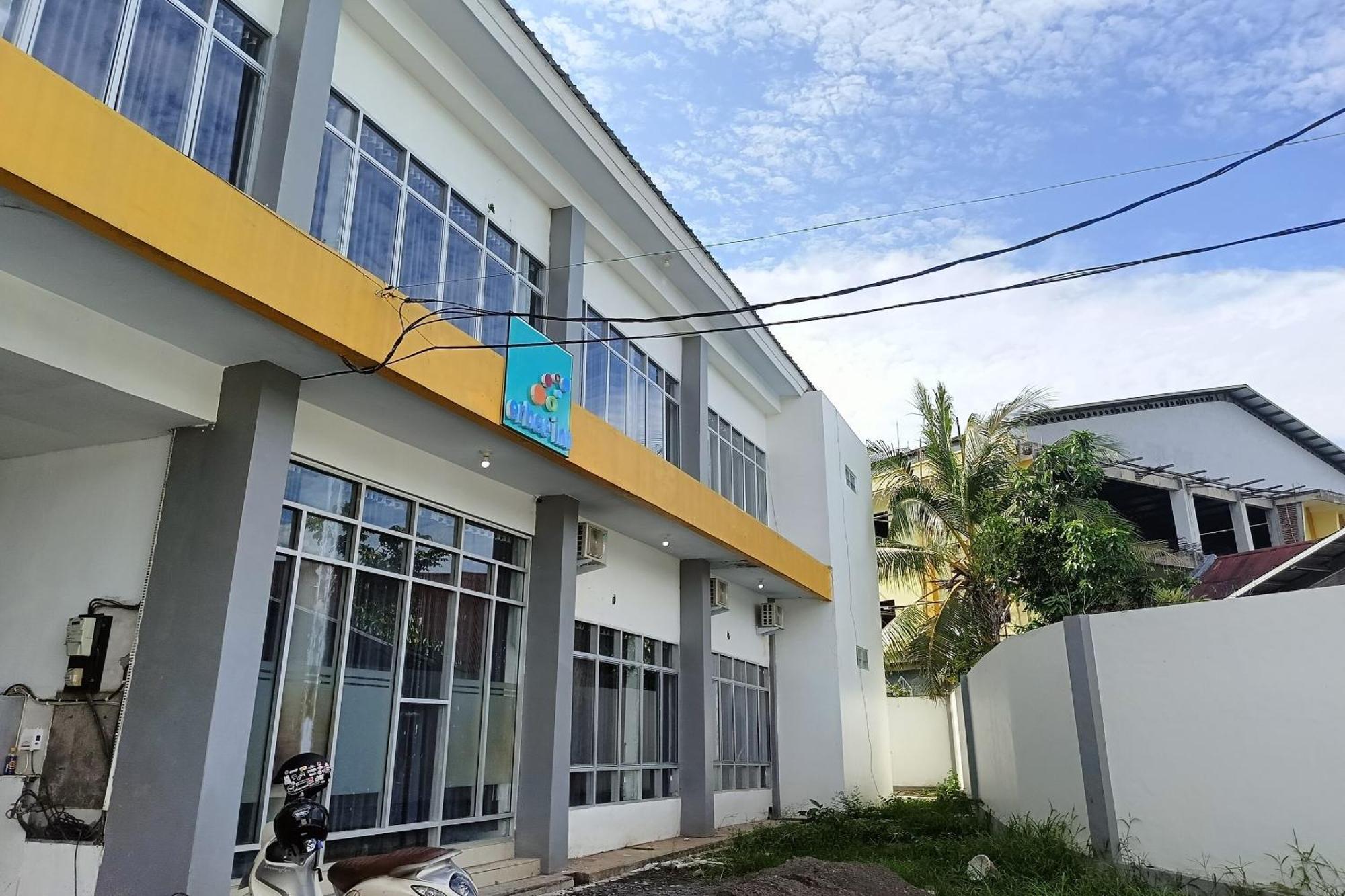 Oyo 93929 Erbee Hotel Makassar