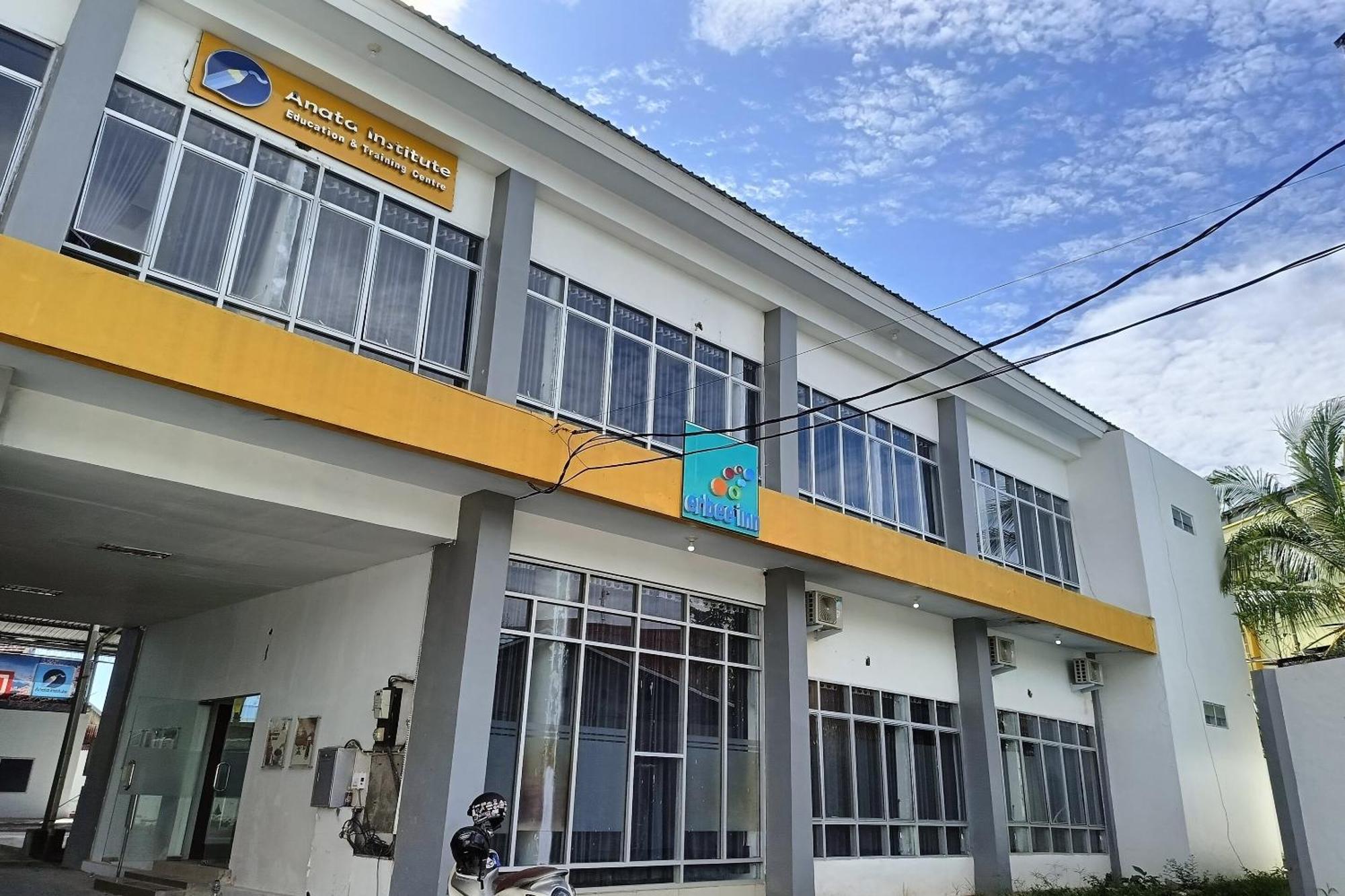 Oyo 93929 Erbee Makassar